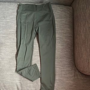 Fabletics Trinity Motion365 High Waisted Capri Safari/Pear Back Pocket Leggings